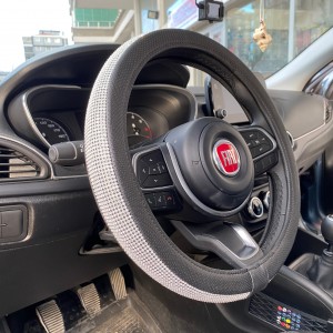 Kristal Taşlı Deri Direksiyon Kılıfı Kalın Kenarlı Siyah Gümüş 38-40cm Kristal Taşlı Deri Direksiyon Kılıfı Kalın Kenarlı Siyah Gümüş 38-40cm