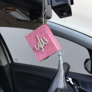 Kristal Taşlı Allah Yazılı Kuran-ı Kerim Dikiz Ayna Süsü Pembe Kristal Taşlı Allah Yazılı Kuran-ı Kerim Dikiz Ayna Süsü Pembe