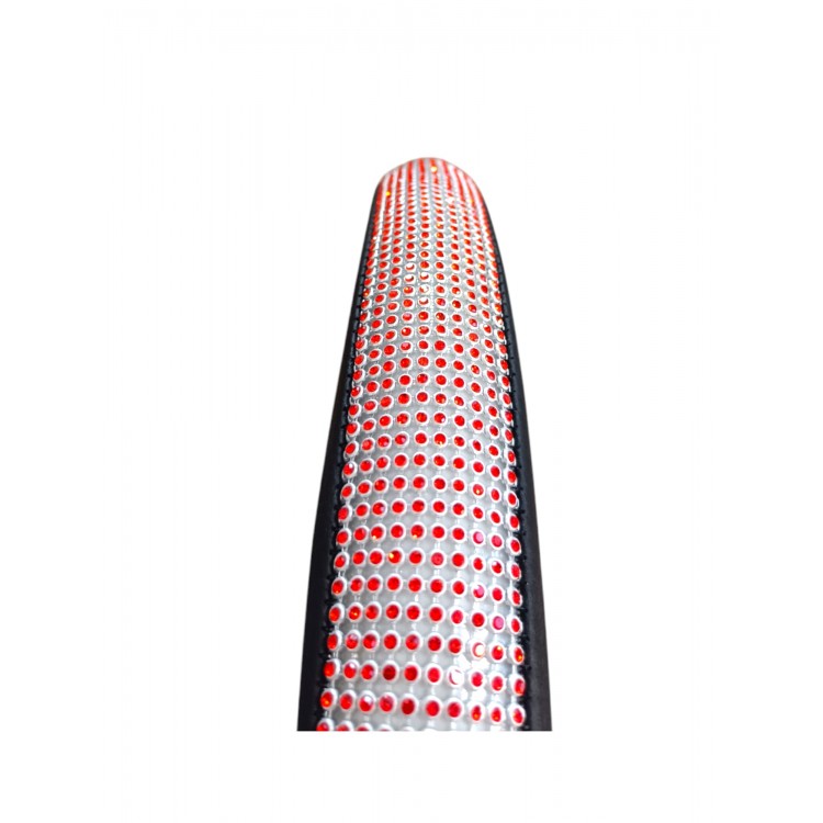 Kırmızı Taşlı Geçmeli Direksiyon Kılıfı-Siyah Derili Kırmızı Taşlı Geçmeli Direksiyon Kılıfı-Siyah Derili