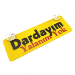 Dardayım Yalanım Yok Yazılı Sarı Dekor Plaka Vantuzlu Cam Süsü 22x7.5cm